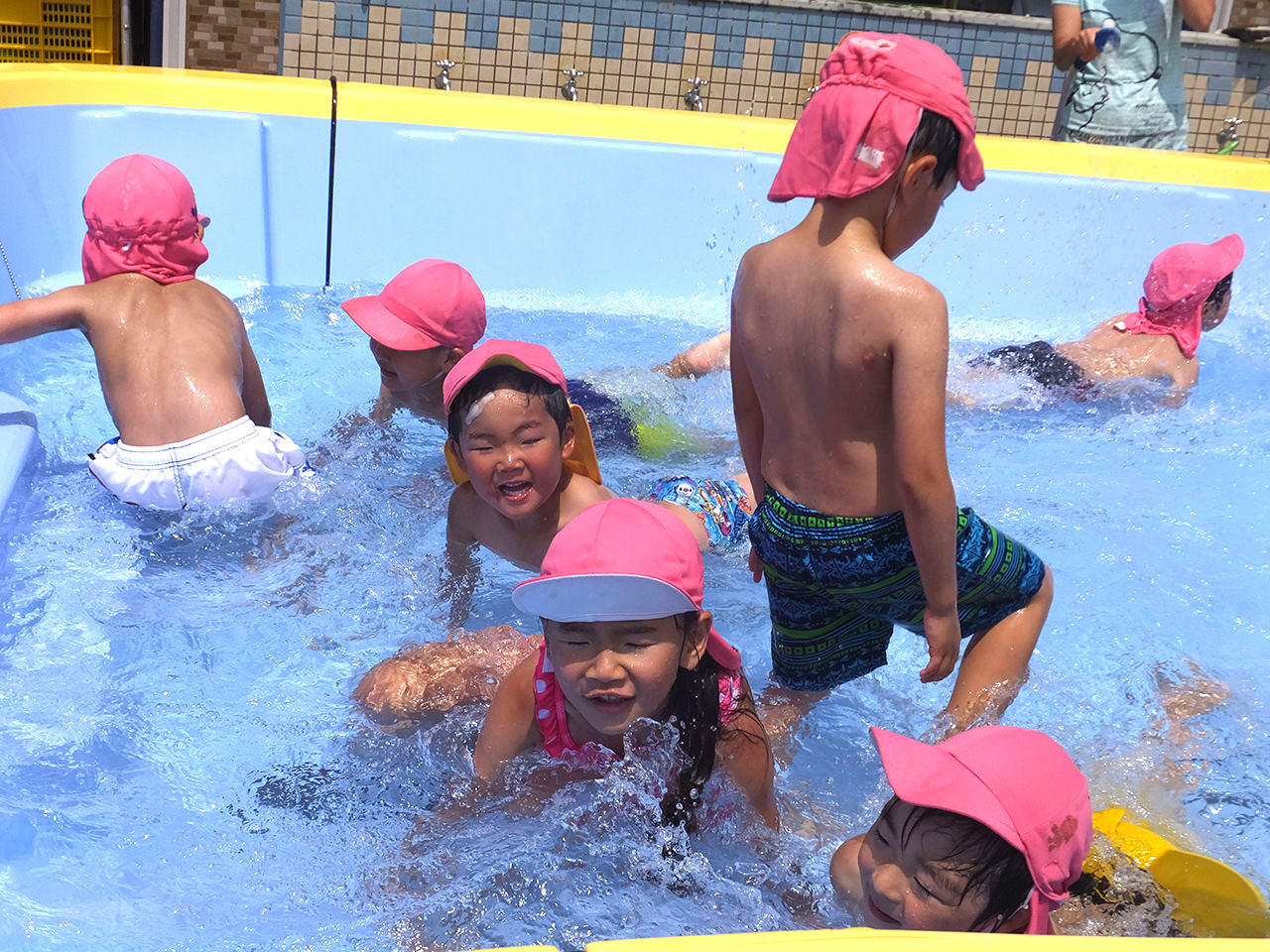 石巻ひがしこども園　プール遊び